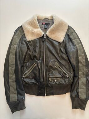 2000s diesel Women’s green leather archive Sherpa lined collar (all zips work)